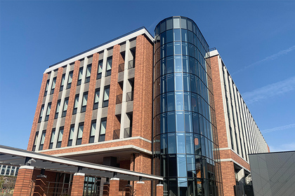 大和大学すぐ、学生の活気を感じる街